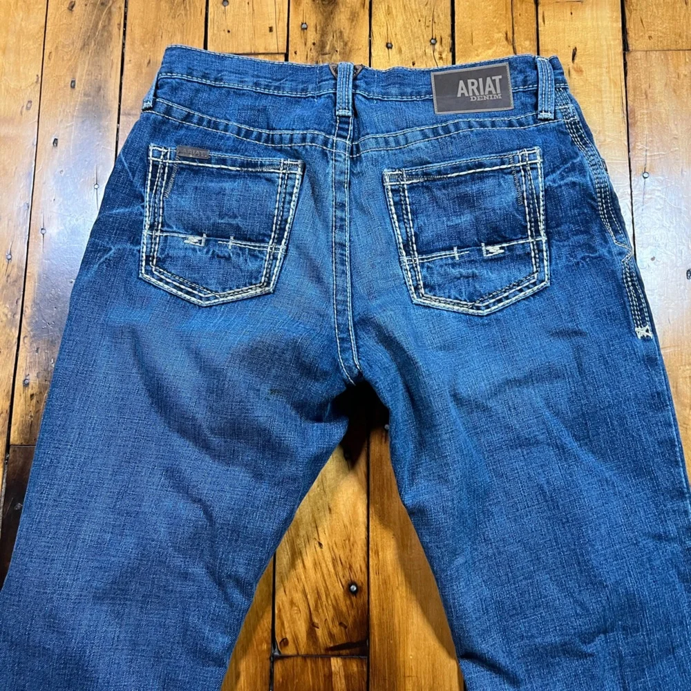 Ariat Jeans Men’s 34x32 M4 Bootcut Relaxed Western Rodeo Work Distressed Stained - Picture 8 of 11